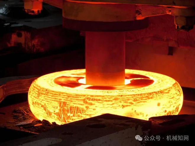 锻造、冲压、铸造的区别在哪里？看了就明白了(图1)